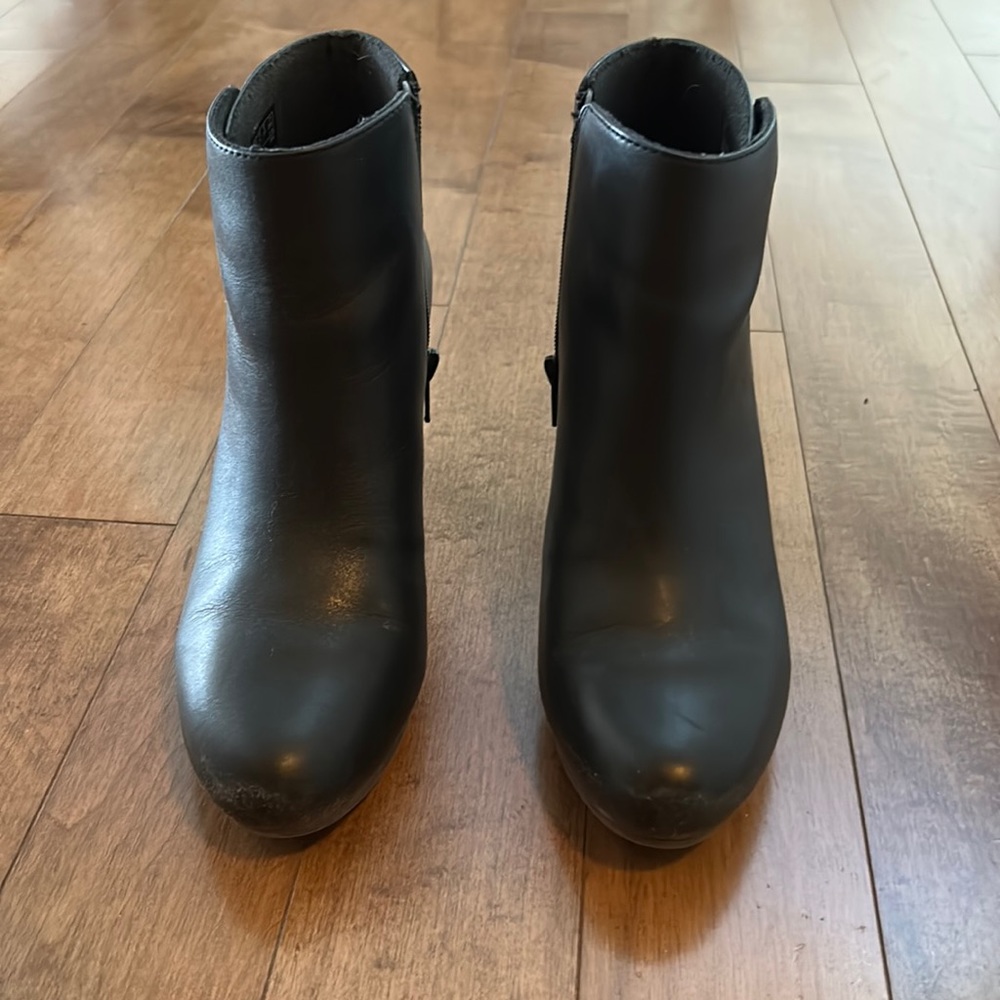 Clarks high heel ankle bootie - size 6